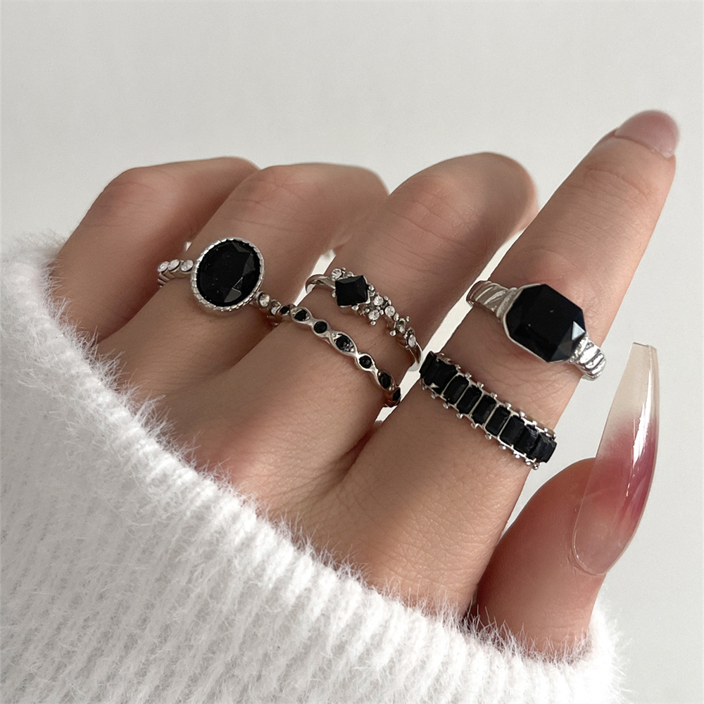 Vintage Punk Knuckle Rings Set - Retro czarny kryształowy zestaw pierścionków z