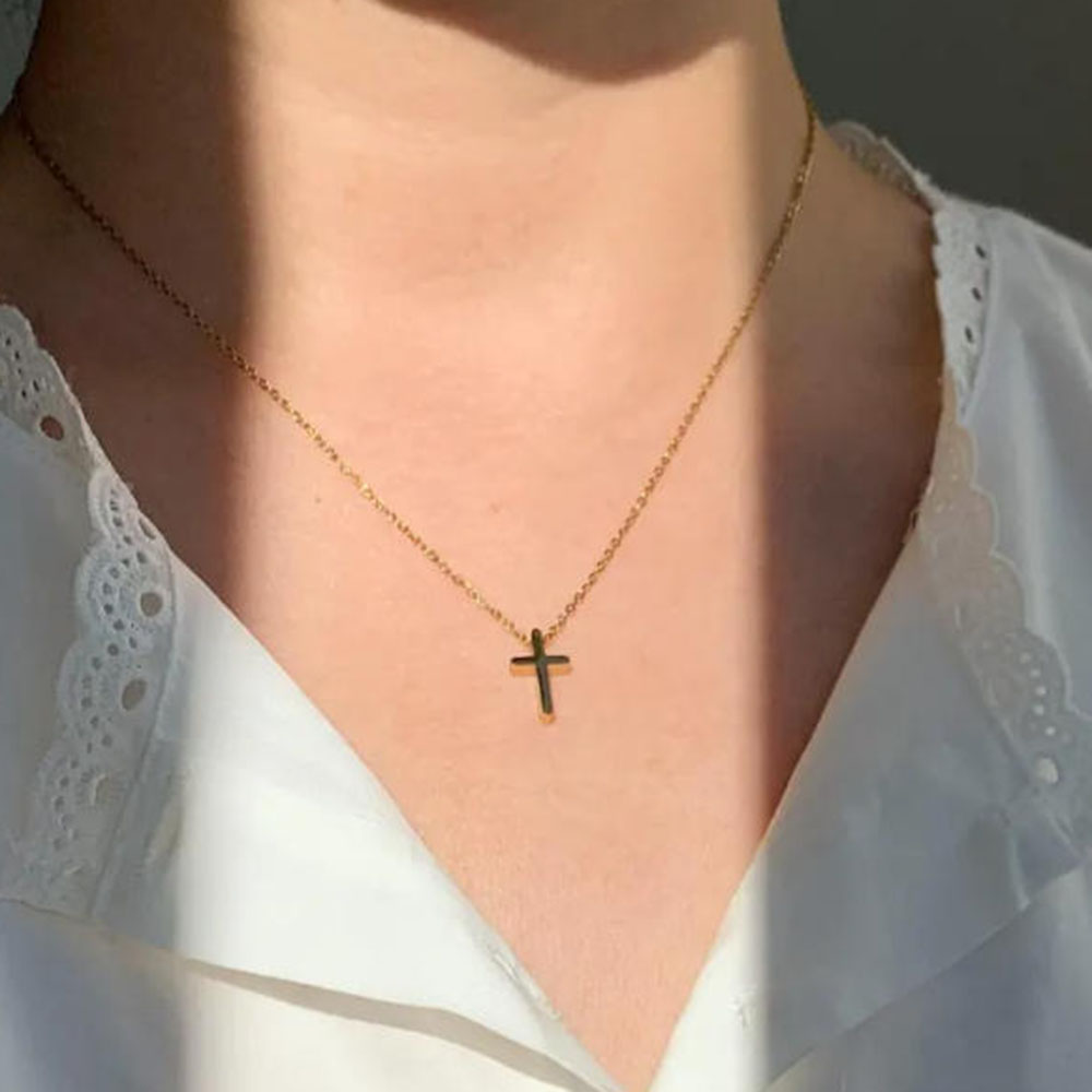 Wykwintny złoty naszyjnik z kr – Cross Pendant Necklace Gold recenzja i cena